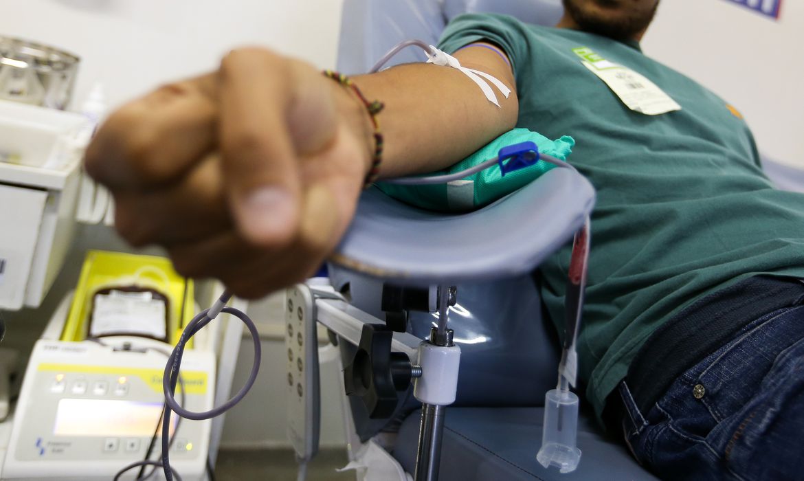 Estoques do banco de sangue estão em situação crítica e Hemope pede mais doações