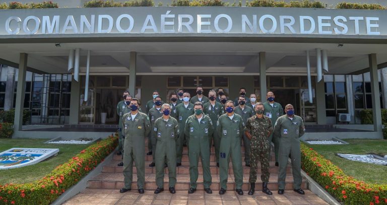 Aeronáutica divulga seleção com salários de R$ 6,4 mil