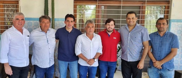 Em Vitória, Silvio Costa Filho se reúne com os Aglailson's e prefeitos da região