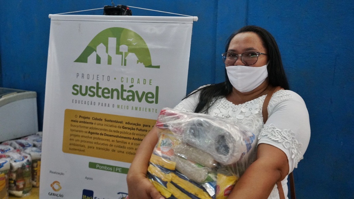 Geração Futuro realiza doação de cestas de alimentos para famílias de Pombos