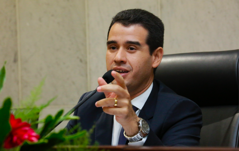Lei obriga escolas de PE a fornecerem materiais informativos contra a violência doméstica