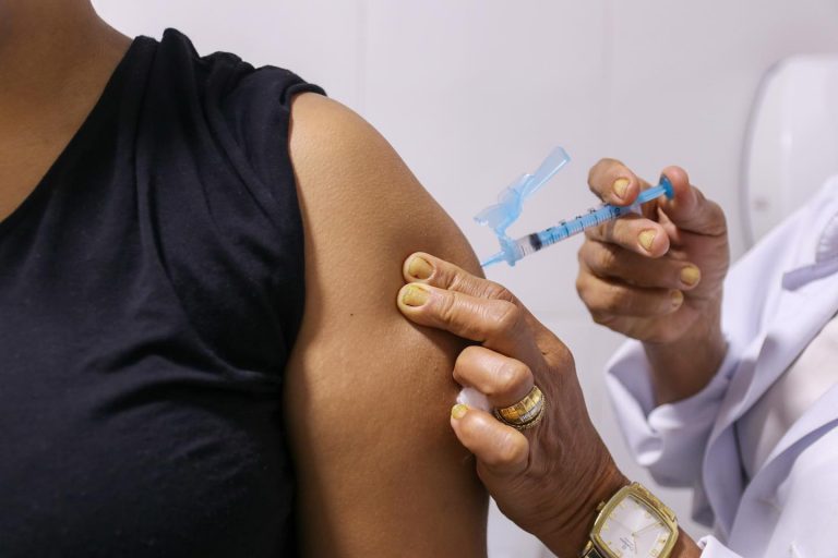 Maratona da Vacina contra Covid-19 acontece neste sábado (25)