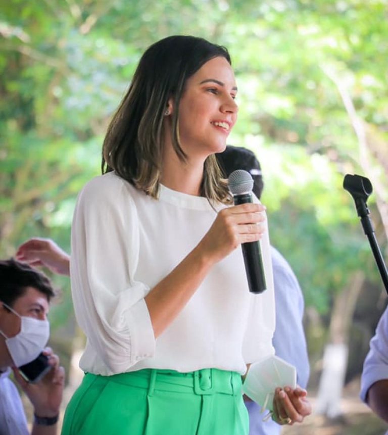 Prefeita de Primavera assegura absorventes para alunas da rede municipal de ensino