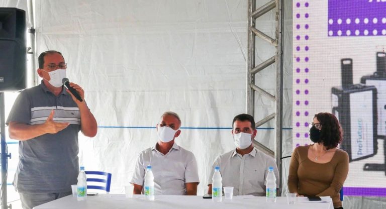 Telefônica Vivo concede kits tecnológicos as escolas de Vitória