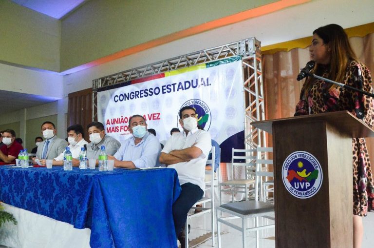 MPPE firma termo de cooperação para projeto do Orelhão Digital na Câmara de Gravatá