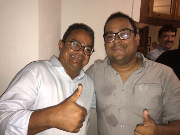 Pel Lages e Dilsinho Gomes, ex-prefeito de Moreno, separados na maternidade