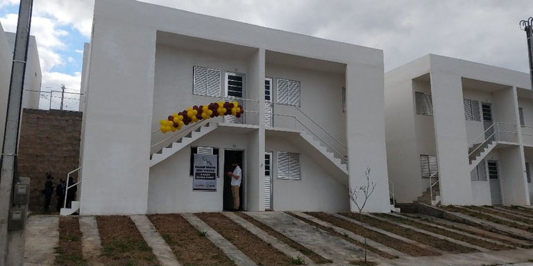 Em Gravatá, Governo Federal entrega 194 casas a moradores de baixa renda