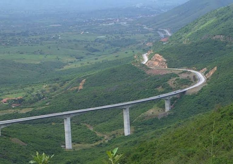 Com investimento de R$ 5 milhões, viaduto da Serra das Russas recebe obras de recuperação estrutural
