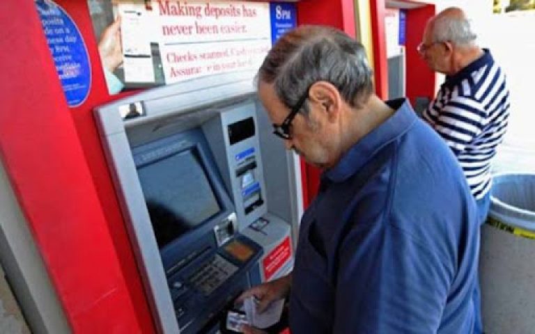 Entenda como é feita a cobrança de tarifas bancárias