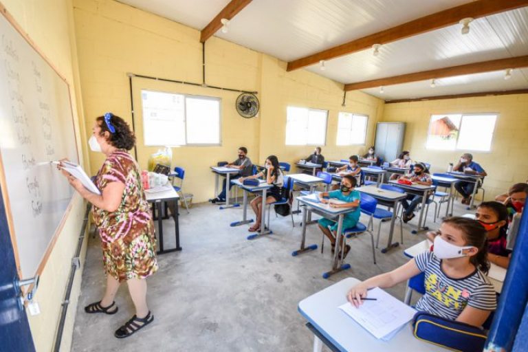 Estudantes de Gravatá retornam às aulas presenciais
