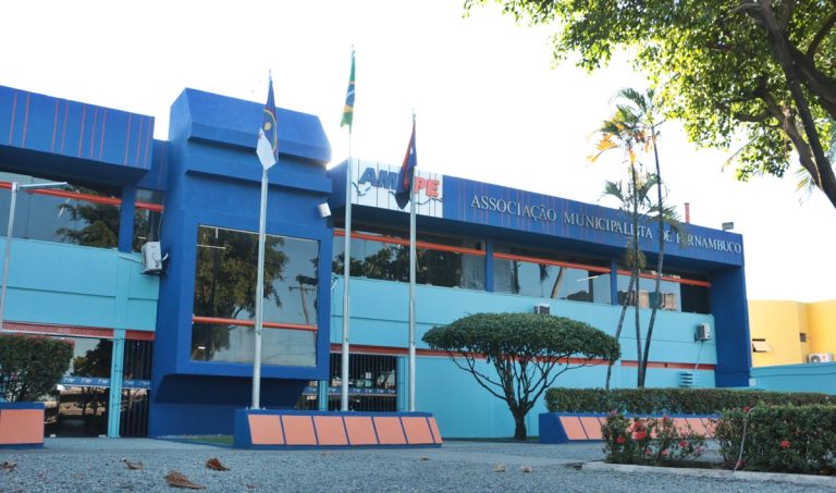 Prefeitos discutem realização de reveillon e carnaval em assembleia da Amupe