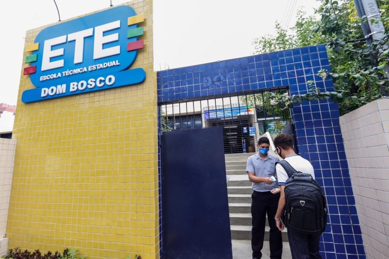 Educação de PE abre 8 mil vagas em Cursos Técnicos Integrados ao Ensino Médio