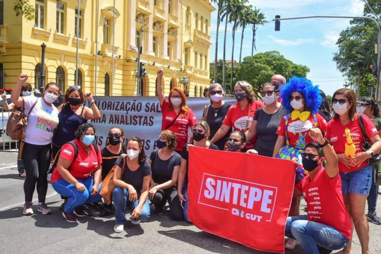 Após reunião com Governo, Sintepe orienta docentes