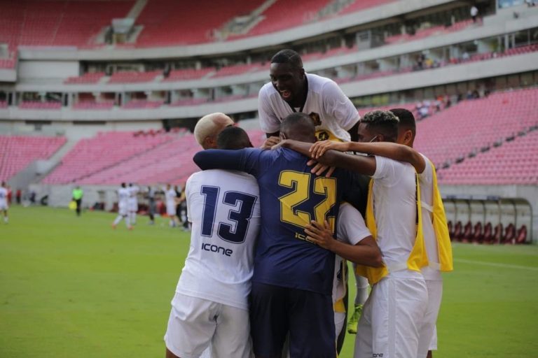 Na Arena Pernambuco, Retrô vence Vera Cruz