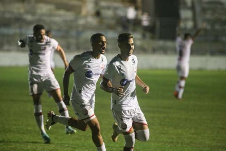 Náutico vence Vera Cruz em jogo quente