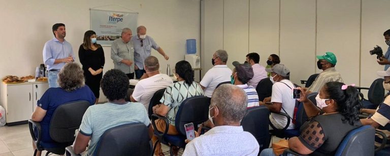 Agricultores de Moreno recebem títulos de terra do Iterpe