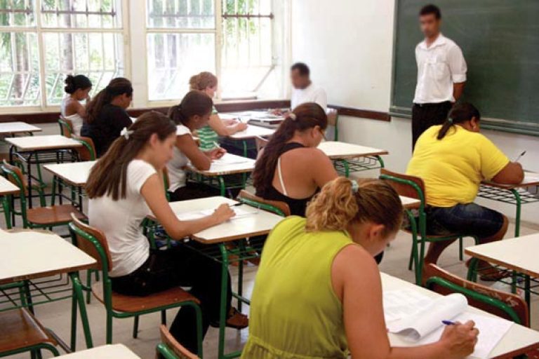 Fade seleciona profissionais para atuarem em concursos da UFPE