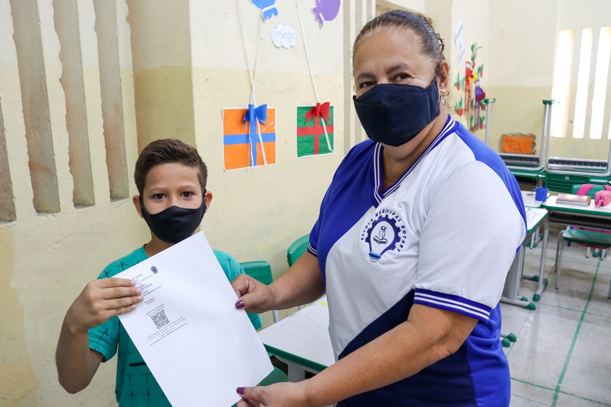 Prefeitura da Vitória de Santo Antão realiza emissão de documentos e vacinação de estudantes