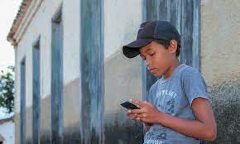 Câmara aprova internet gratuita para estudantes carentes