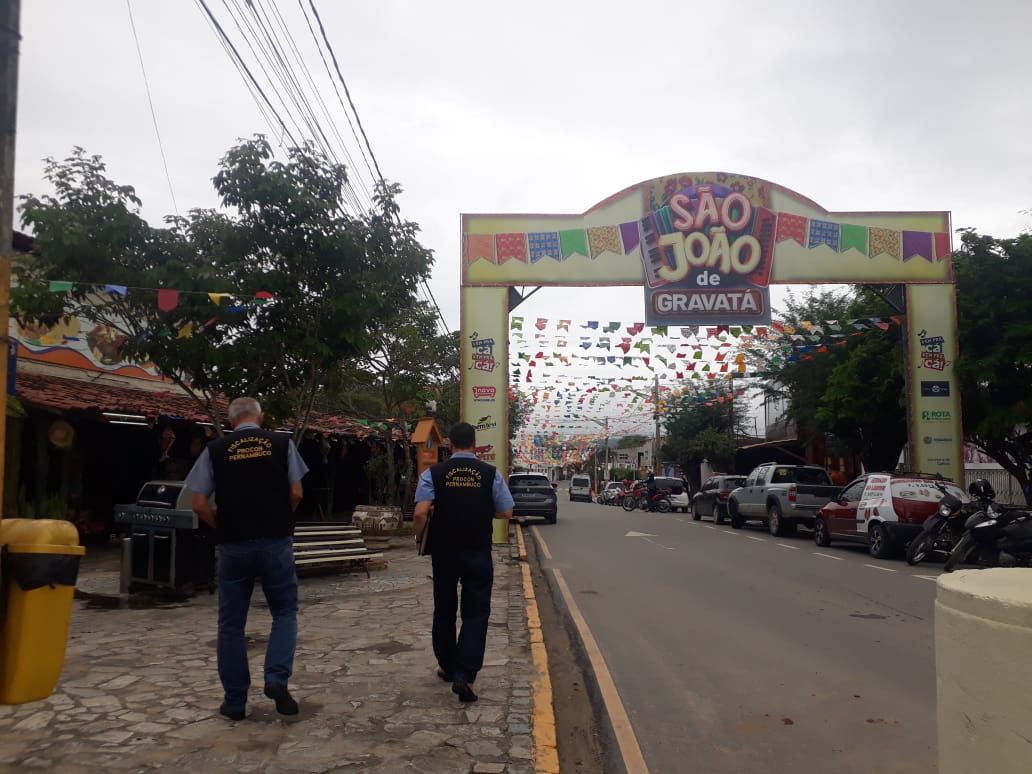 Comércios em Gravatá são fiscalizados pelo Procon-PE