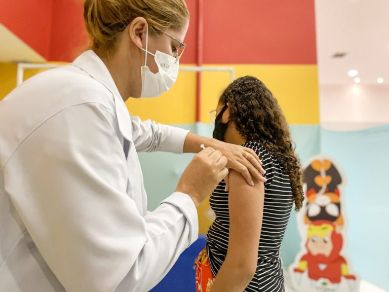 Covid: Vitória amplia 2ª dose de reforço para pessoas acima de 50 anos