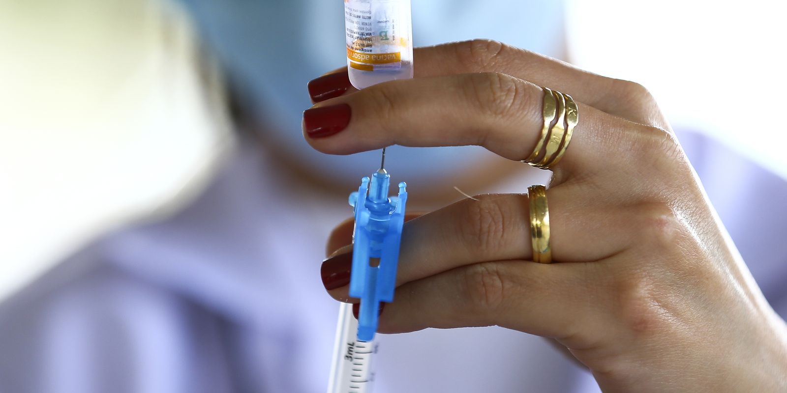 Pernambuco anuncia quarta dose de vacina contra Covid-19 para pessoas acima de 40 anos