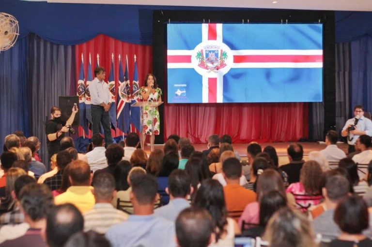 Prefeita de Escada dialoga com lojistas e comerciantes sobre as campanhas promocionais