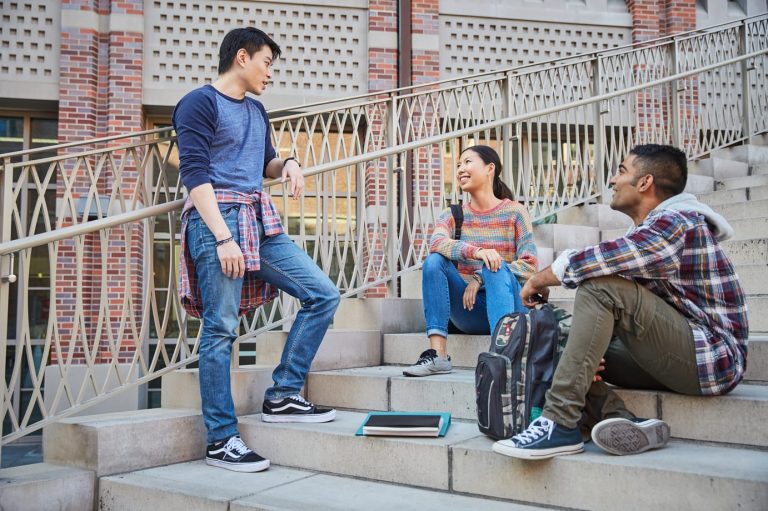 Santander oferece 5 mil bolsas para curso online com certificado de Harvard