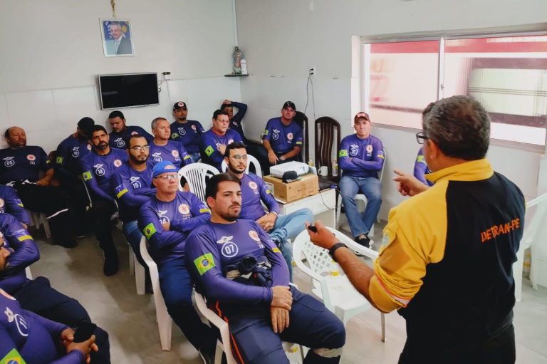 Agentes de trânsito contribuem em capacitação para condutores do SAMU Gravatá