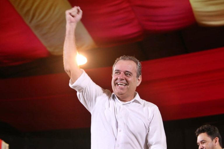 Danilo Cabral tem quase a metade de todo o tempo de guia de TV e rádio