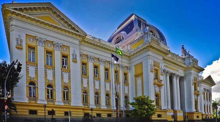 TJPE abre 164 vagas em programa de estágio