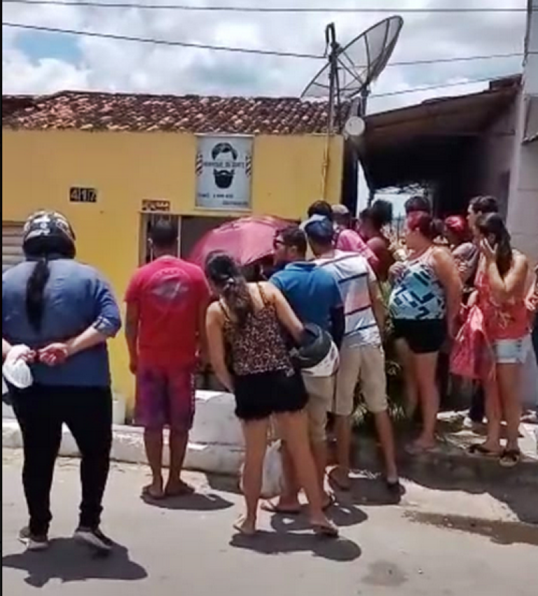 Tentativa e homicídio ocorreram em duas barbearias de Gravatá