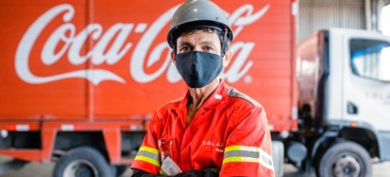 Coca-Cola abre mais de 800 vagas de emprego temporário