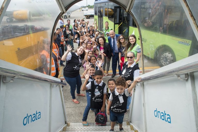 TJPE viabiliza excursão ao Aeroporto para crianças do Cajueiro de Vitória de Santo Antão