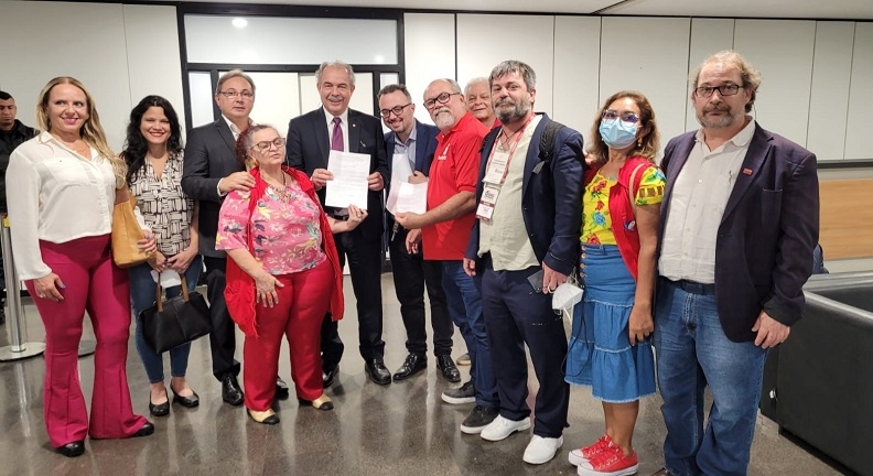 Servidores Federais entregam demandas para equipe de transição de Lula