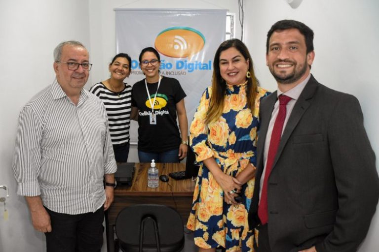 Centro do Projeto Orelhão Digital inaugurado em Gravatá