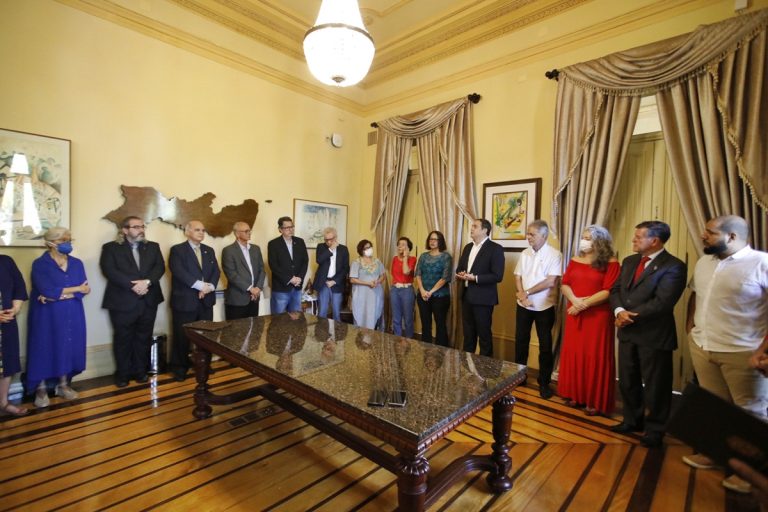 Paulo Câmara assina Decreto de tombamento do Acervo Estadual da Comissão da Verdade