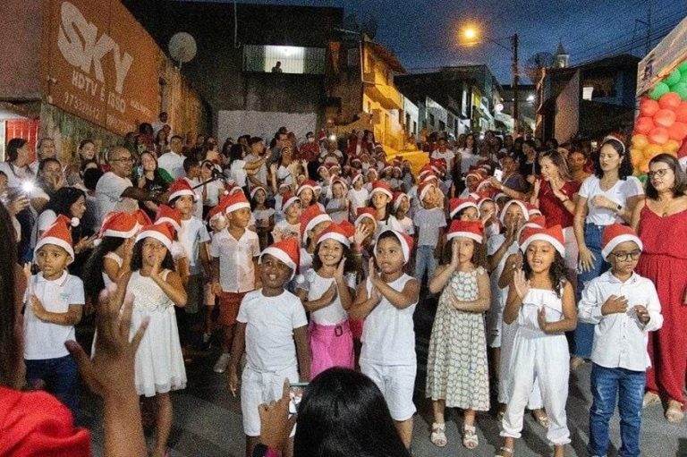Decoração Natalina montada na cidade de Escada