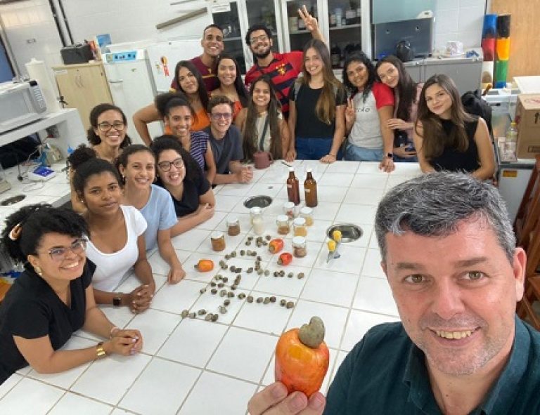 Estudantes de Tecnologia de Alimentos da UFPE Vitória apostam na produção de pratos utilizando caju