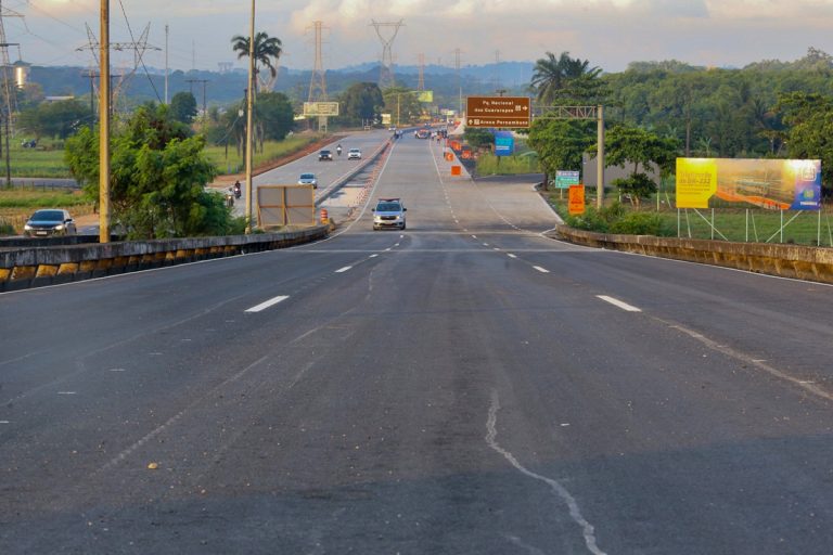 Ação integrada vai reduzir engarrafamento na BR-232 e agilizar conclusão da obra