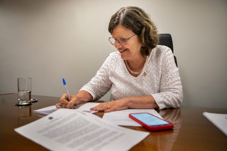 Senadora Teresa Leitão quer carnaval de Pernambuco reconhecido como manifestação da cultura nacional