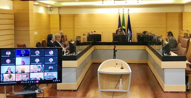 Prefeitura de Escada é orientada a suspender contrato com advogados