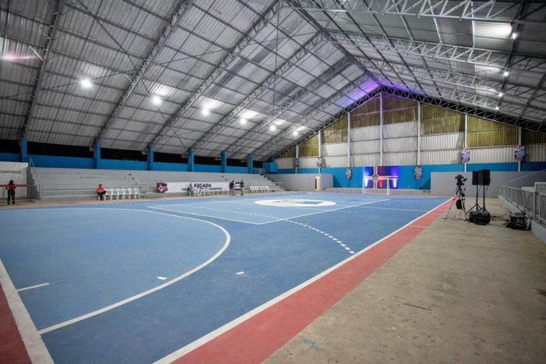 Escada revitaliza a Quadra Esportiva Arlindo Serpa