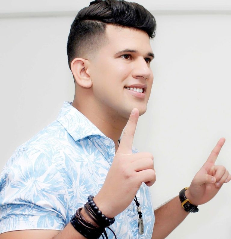 Cantor vitoriense Júnior Moura faleceu aos 31 anos