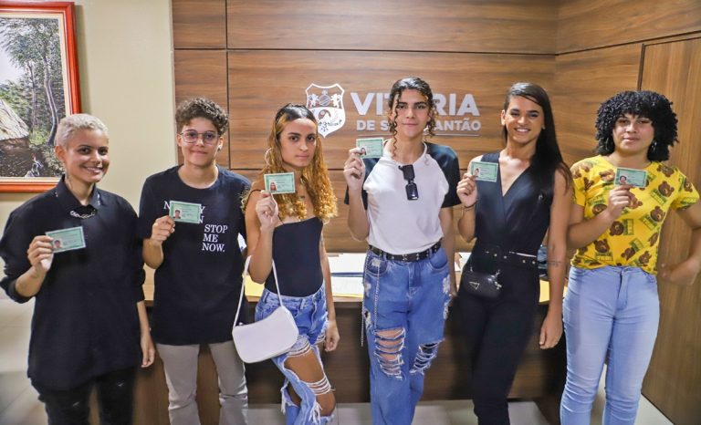 Vitória de Santo Antão entrega novos documentos para pessoas transgêneras