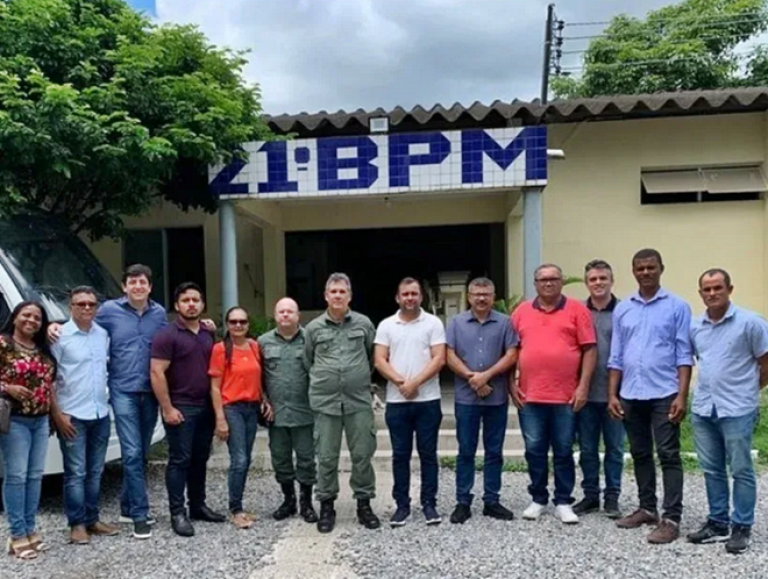 Prefeito e vereadores de Chã de Alegria cobram mais segurança ao comandante do 21º BPM