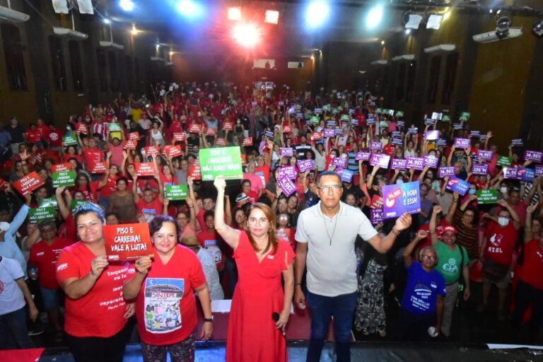 Professores de Pernambuco decidem paralisar atividades