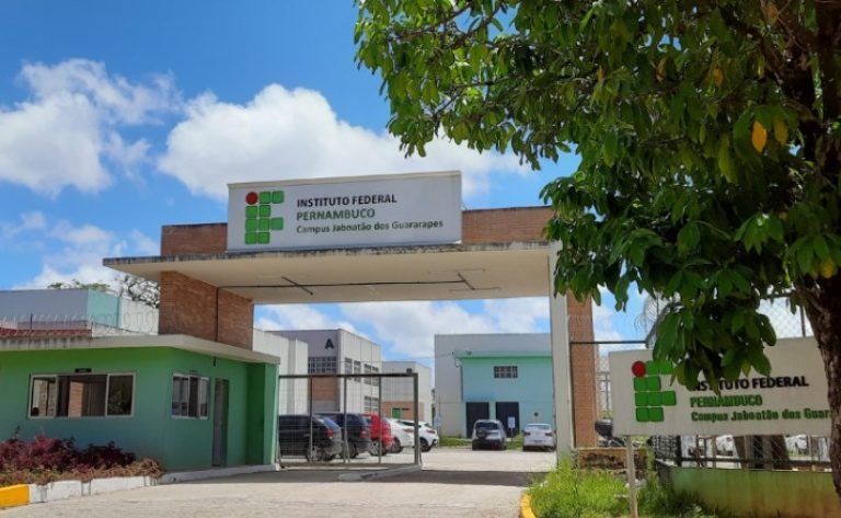 IFPE abre seleção de 26 vagas para professor substituto