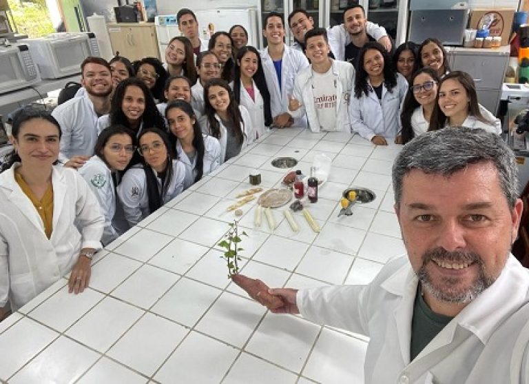 Estudantes de Nutrição da UFPE Vitória inovam em produtos alimentícios com batata-doce
