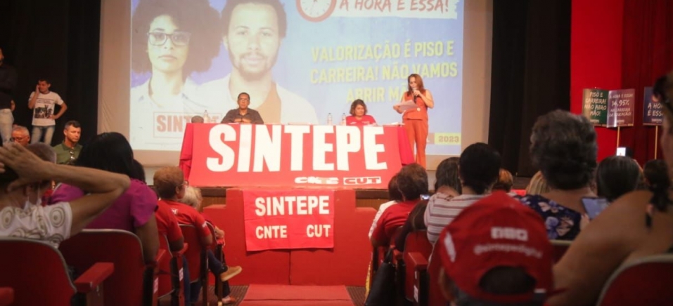 Professores de Pernambuco rejeitam proposta e fazem mobilizações